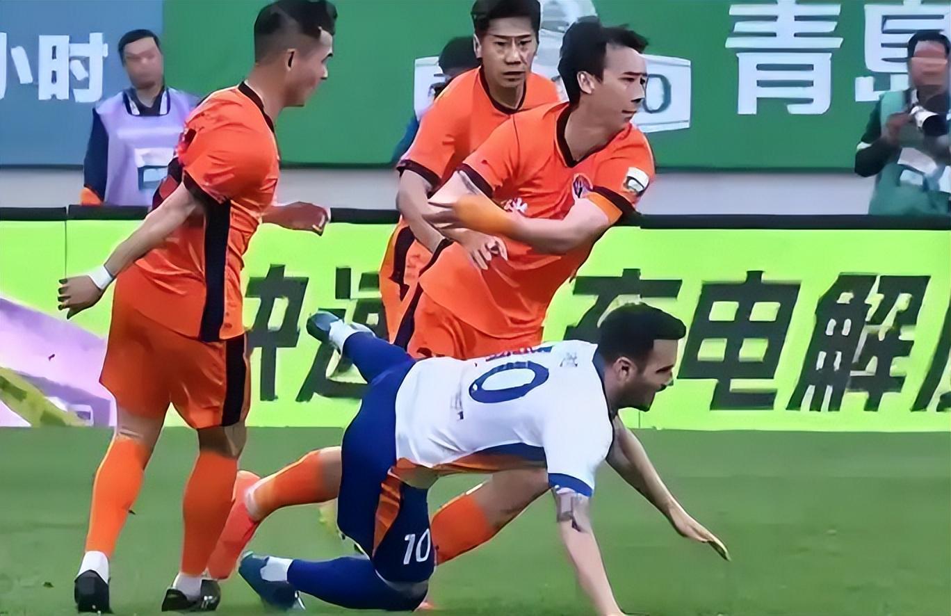 随着重庆铜梁龙1-1,申花3-0,中超最新排名出炉!山东1-4惨败